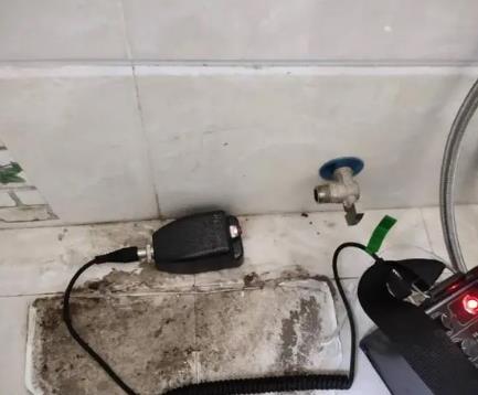 信阳屋顶漏水维修公司分享下卫生间漏水的危害及解决方法